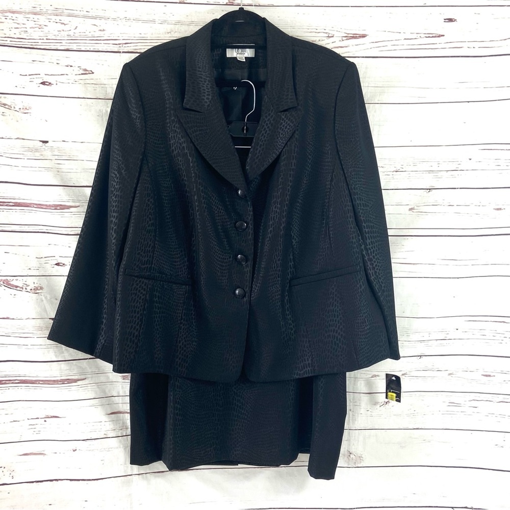 Le Suit 2PC Skirt Suit Women’s 24W‎ Black Blazer Button Snake Print City Chic